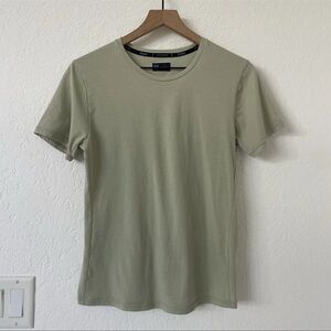 Janji Short Sleeve Crew Tee in Olive